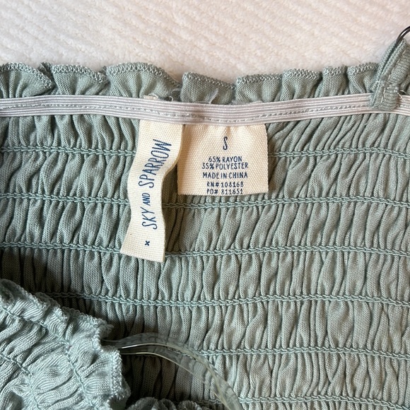 Tillys Crop Top - Picture 4 of 4